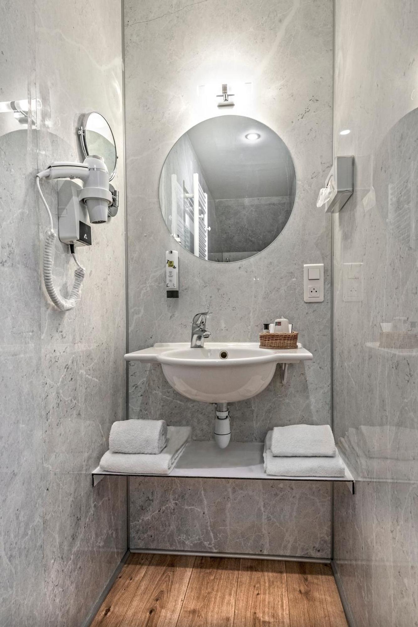 Hôtel Restaurant de la Poste et La Grange Détente, espace bien-être Châteauneuf-de-Randon Quarto foto