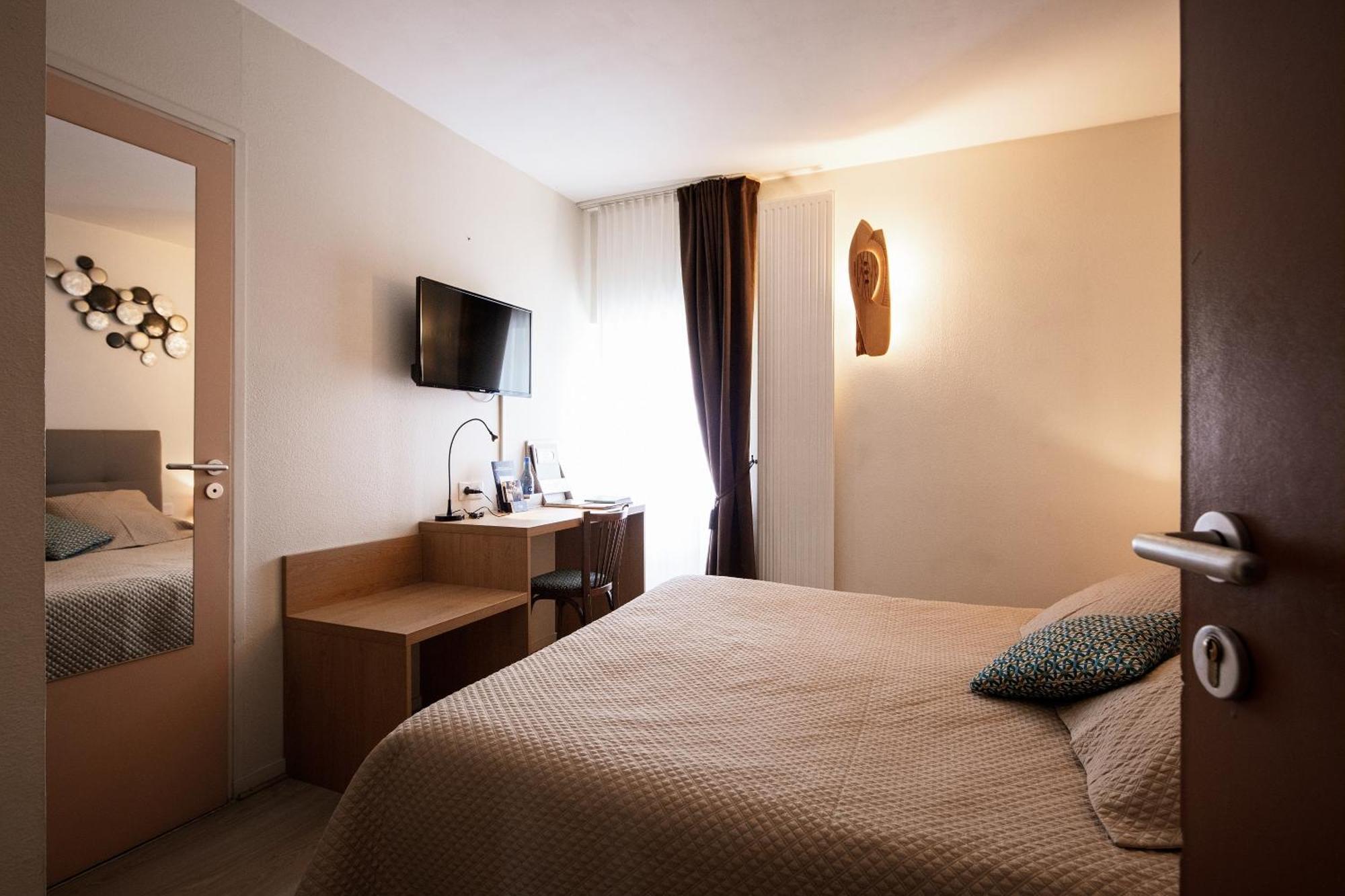 Hôtel Restaurant de la Poste et La Grange Détente, espace bien-être Châteauneuf-de-Randon Quarto foto